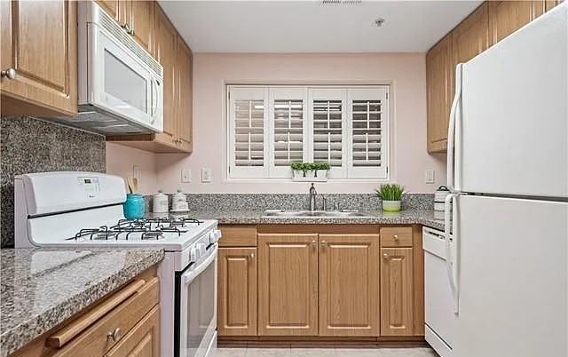 200 N 5th St #3D - Photo 5 of 6