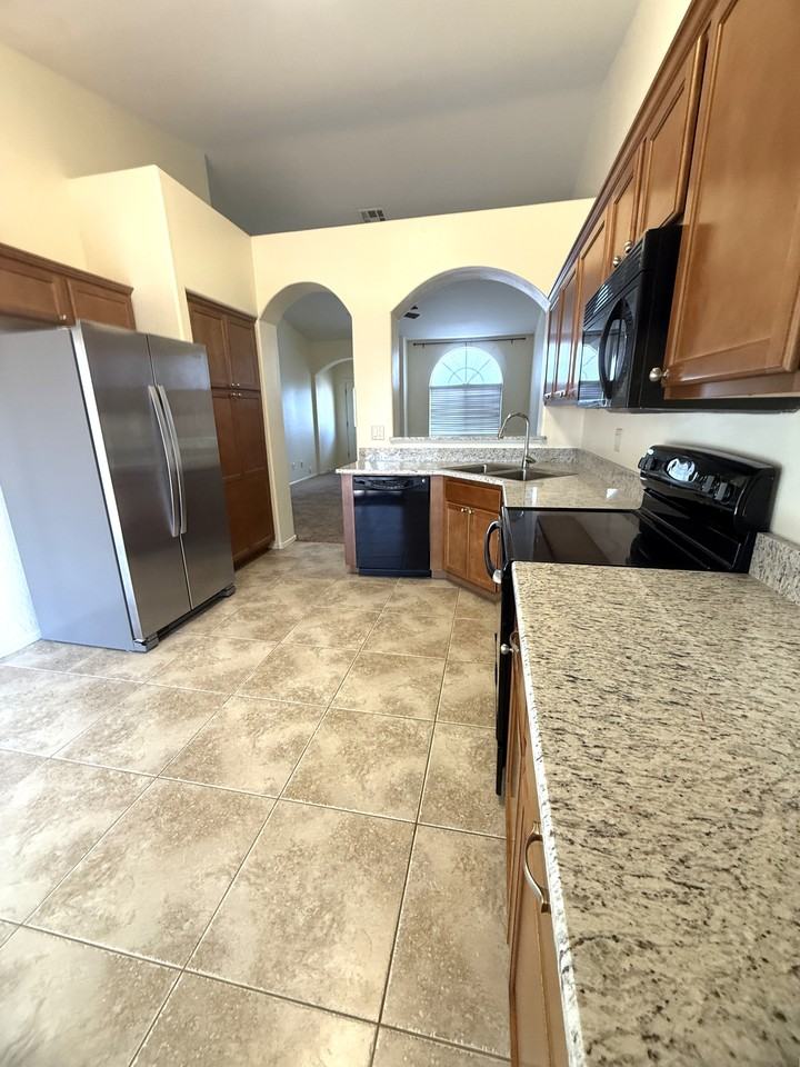 3051 S Eugene - Photo 7 of 17