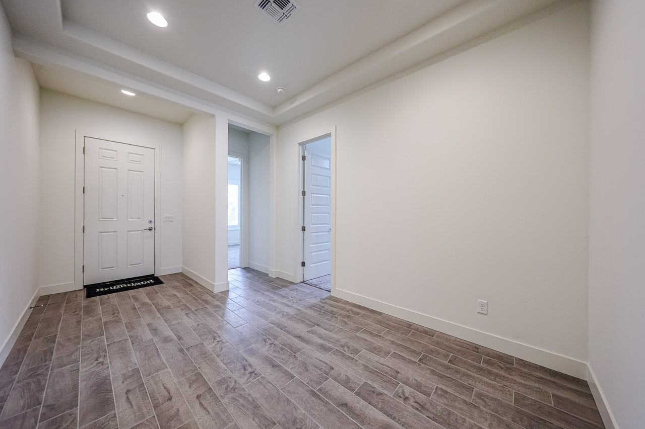 274 S 164th Dr - Photo 5 of 50