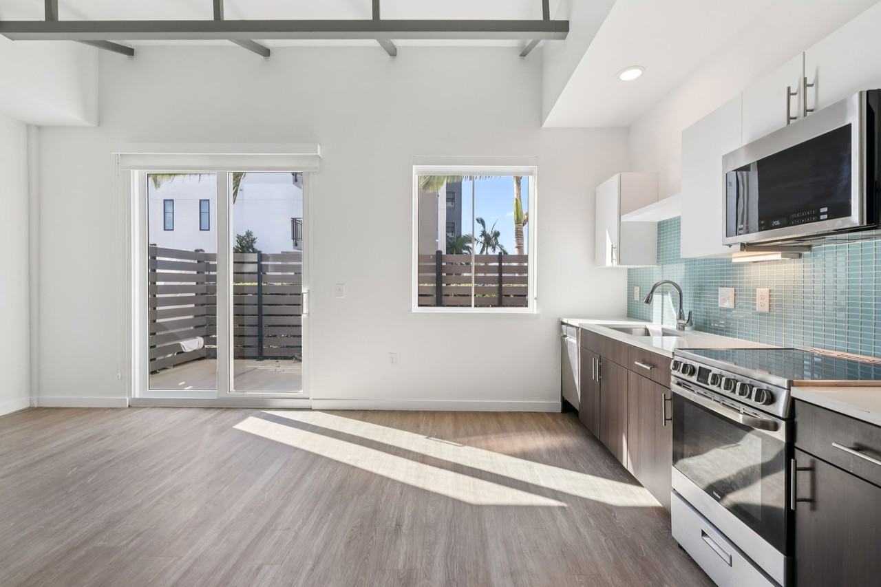 Elements on Third - Photo 2 of 38