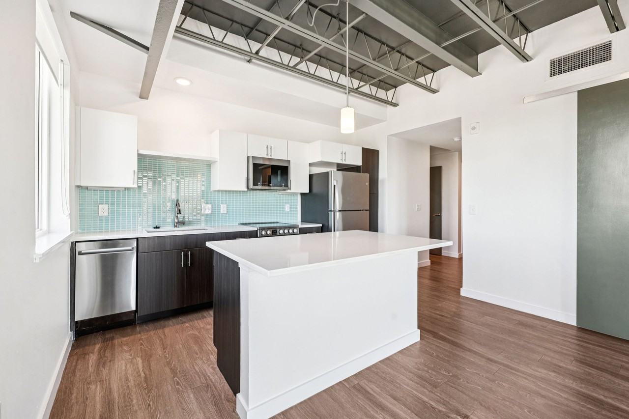 Elements on Third - Photo 6 of 38