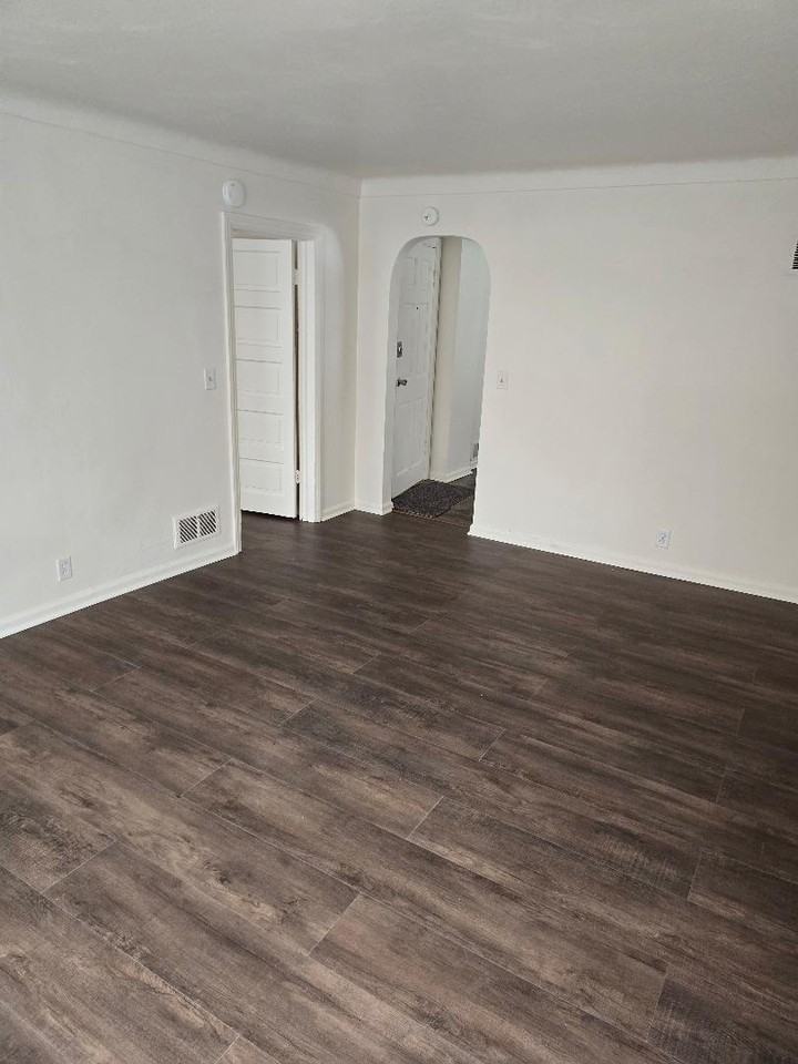 834 Lane Boulevard ##2 - Photo 3 of 8