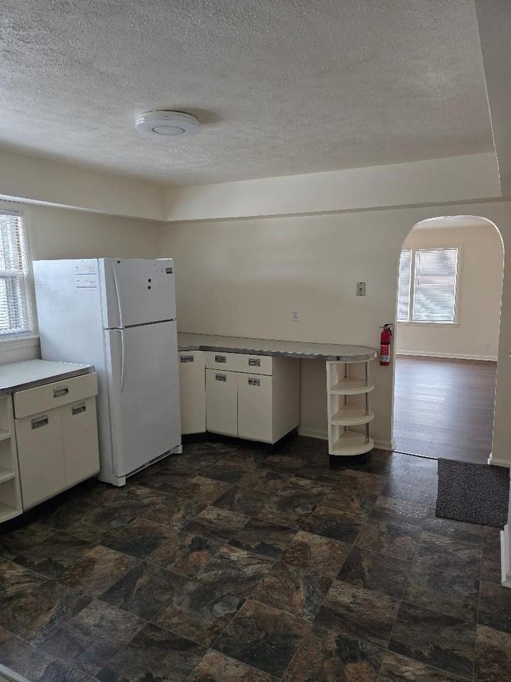 834 Lane Boulevard ##2 - Photo 4 of 8