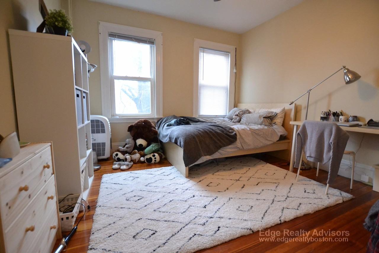 75 Leicester St #1 - Photo 3 of 11