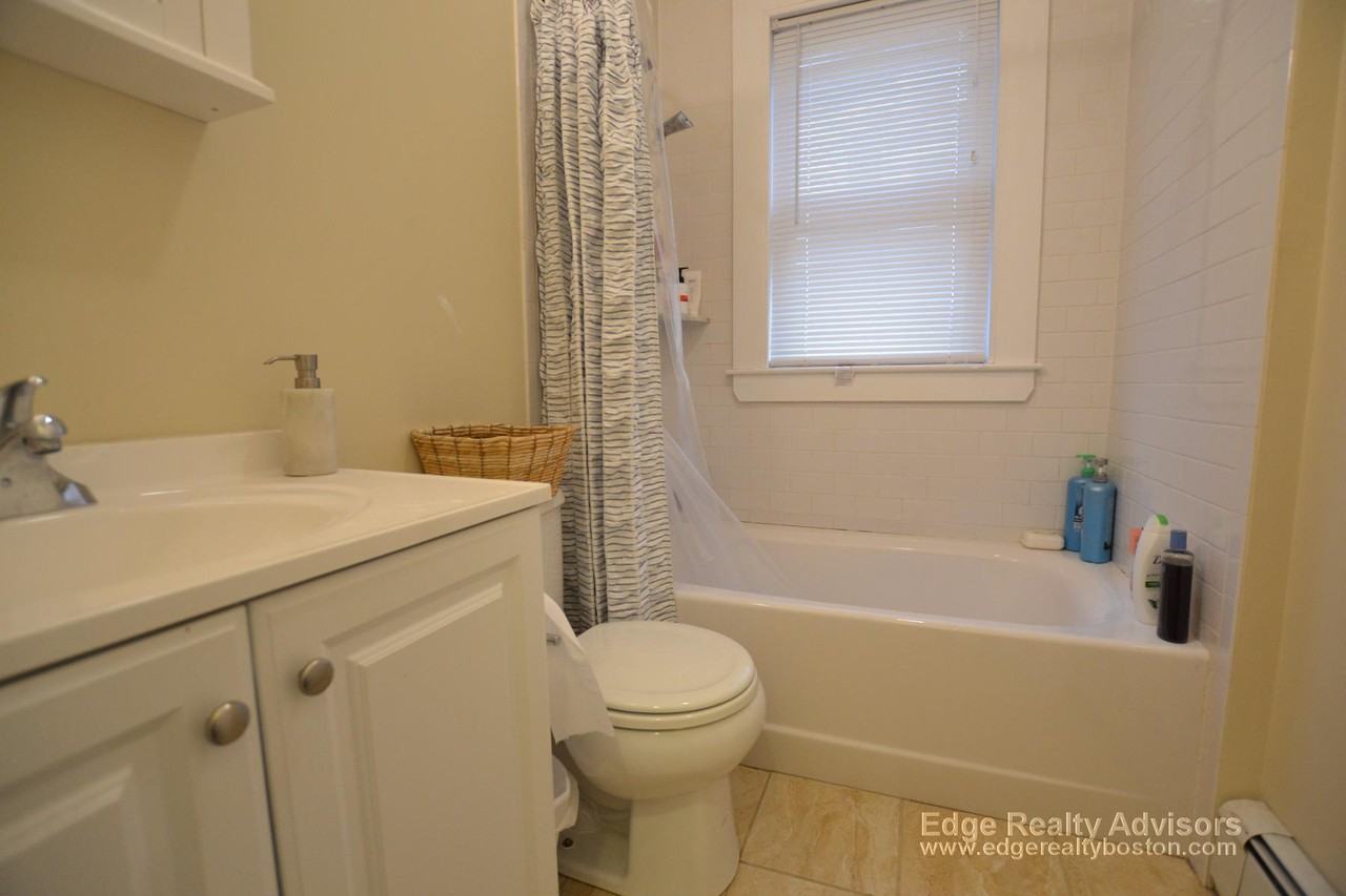 75 Leicester St #1 - Photo 6 of 11