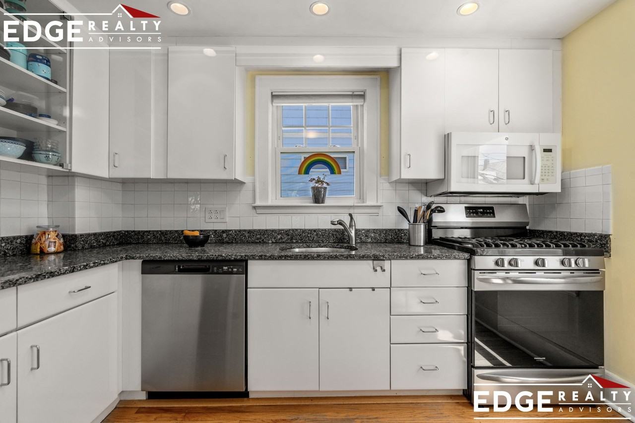 64 Union St - Photo 2 of 18