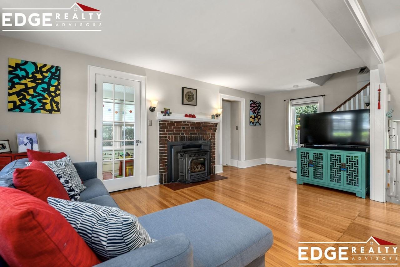 64 Union St - Photo 6 of 18