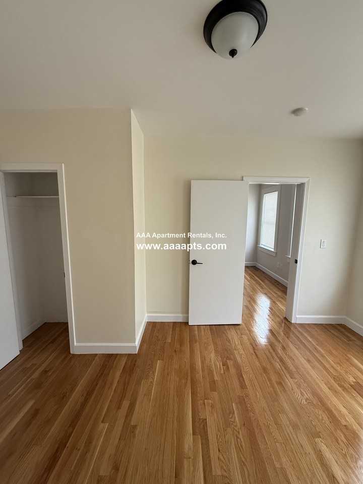 Chelsea St #2L - Photo 3 of 12