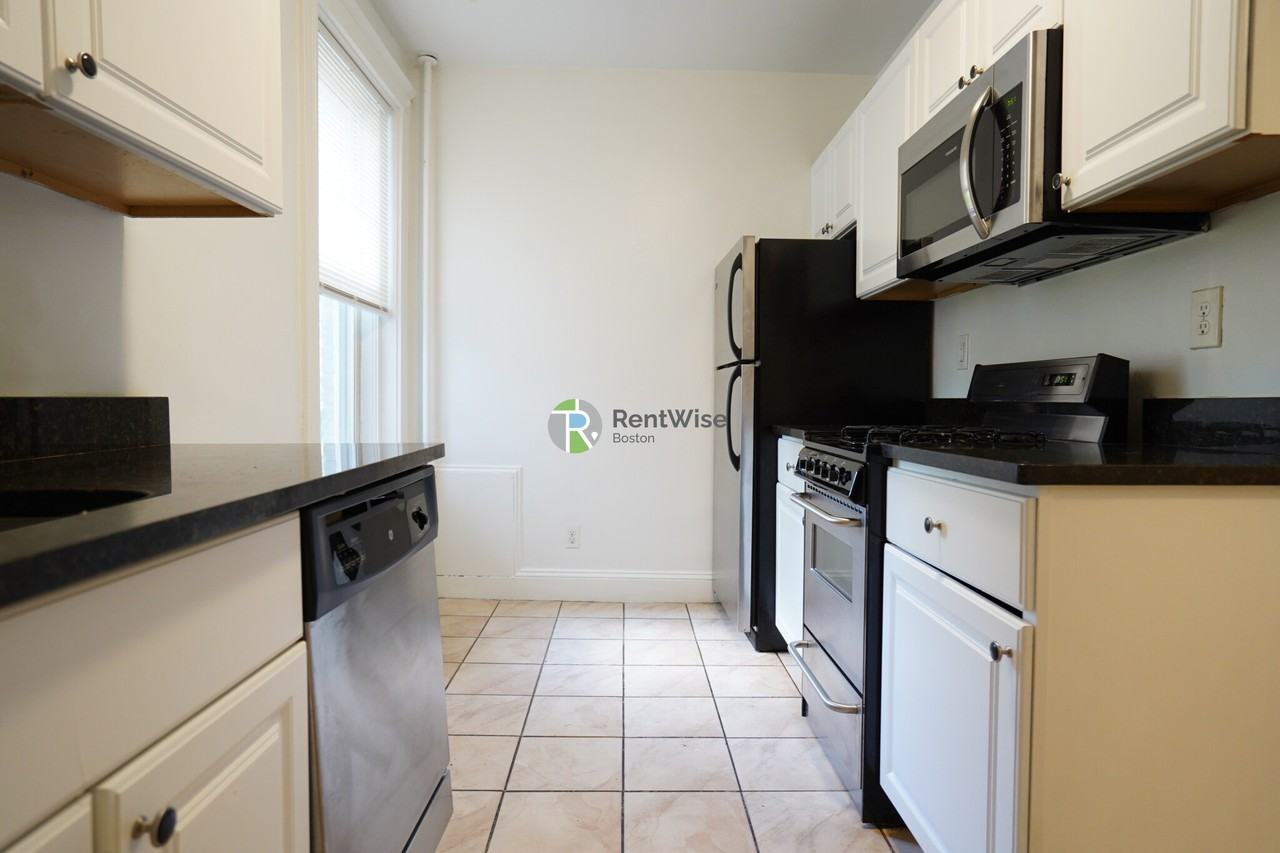 1850 Commonwealth Ave #41 - Photo 4 of 31
