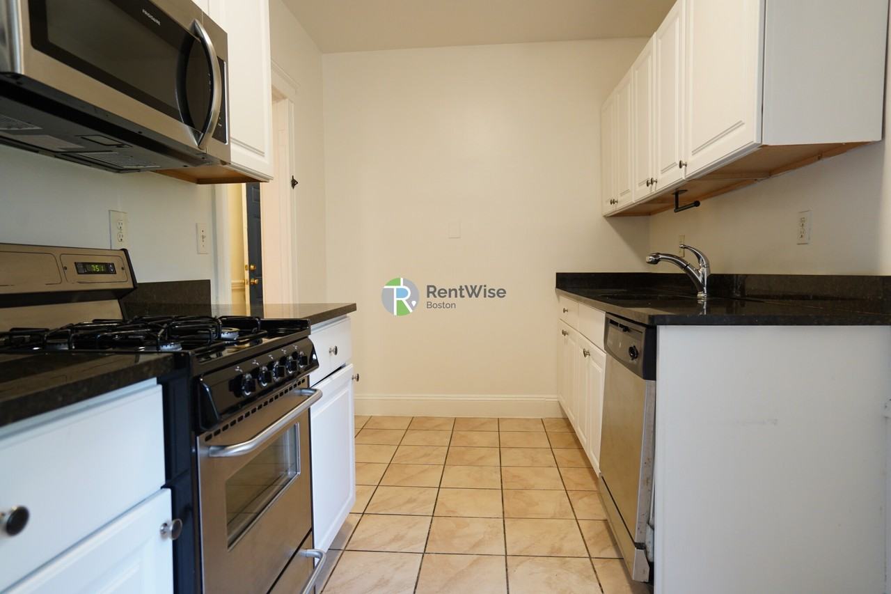 1850 Commonwealth Ave #41 - Photo 6 of 31