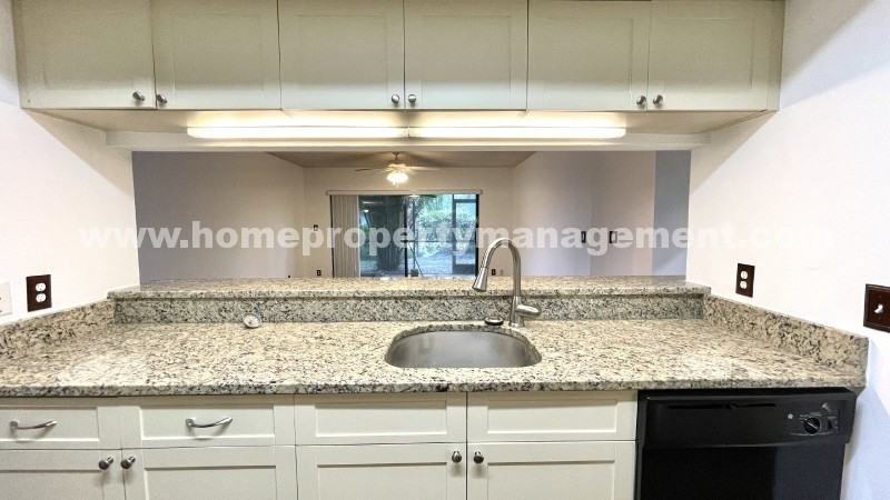 7539 Greenlake Way #B - Photo 3 of 19