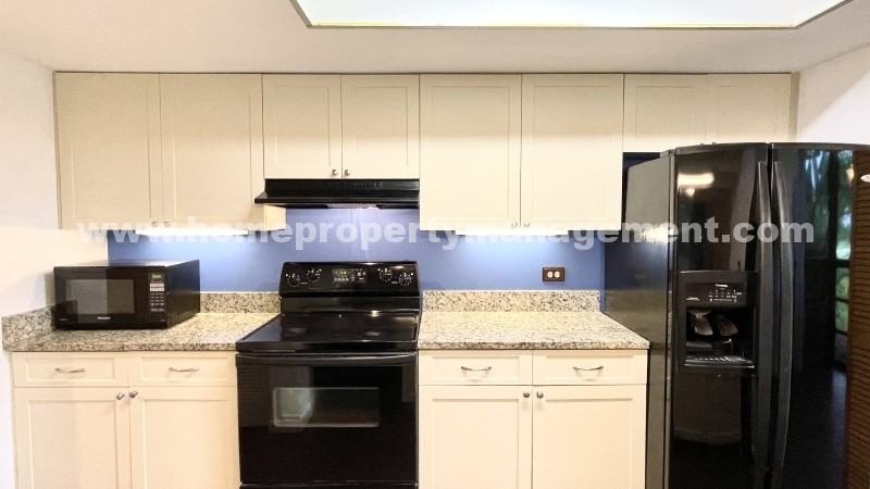 7539 Greenlake Way #B - Photo 4 of 19