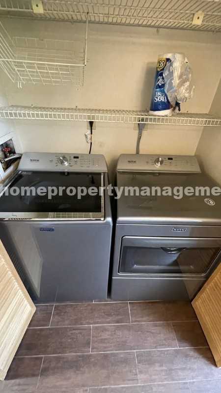 7539 Greenlake Way #B - Photo 6 of 19