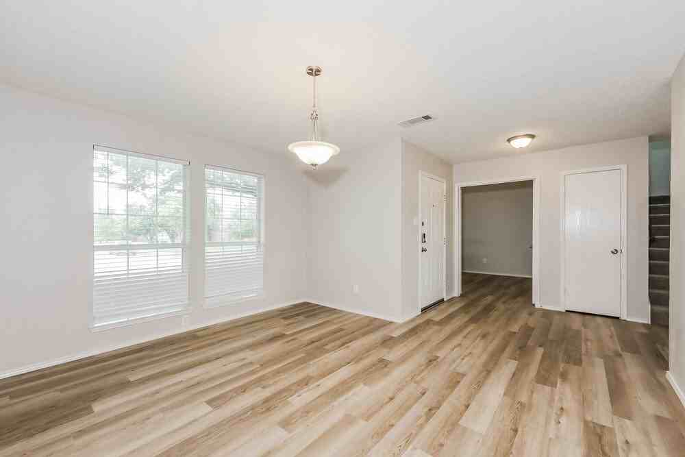 2628 Loch Wood Dr - Photo 7 of 17