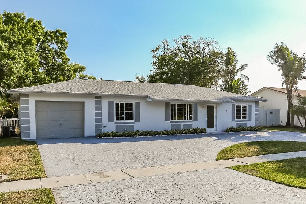 9896 Liberty Ct - Photo 2 of 14