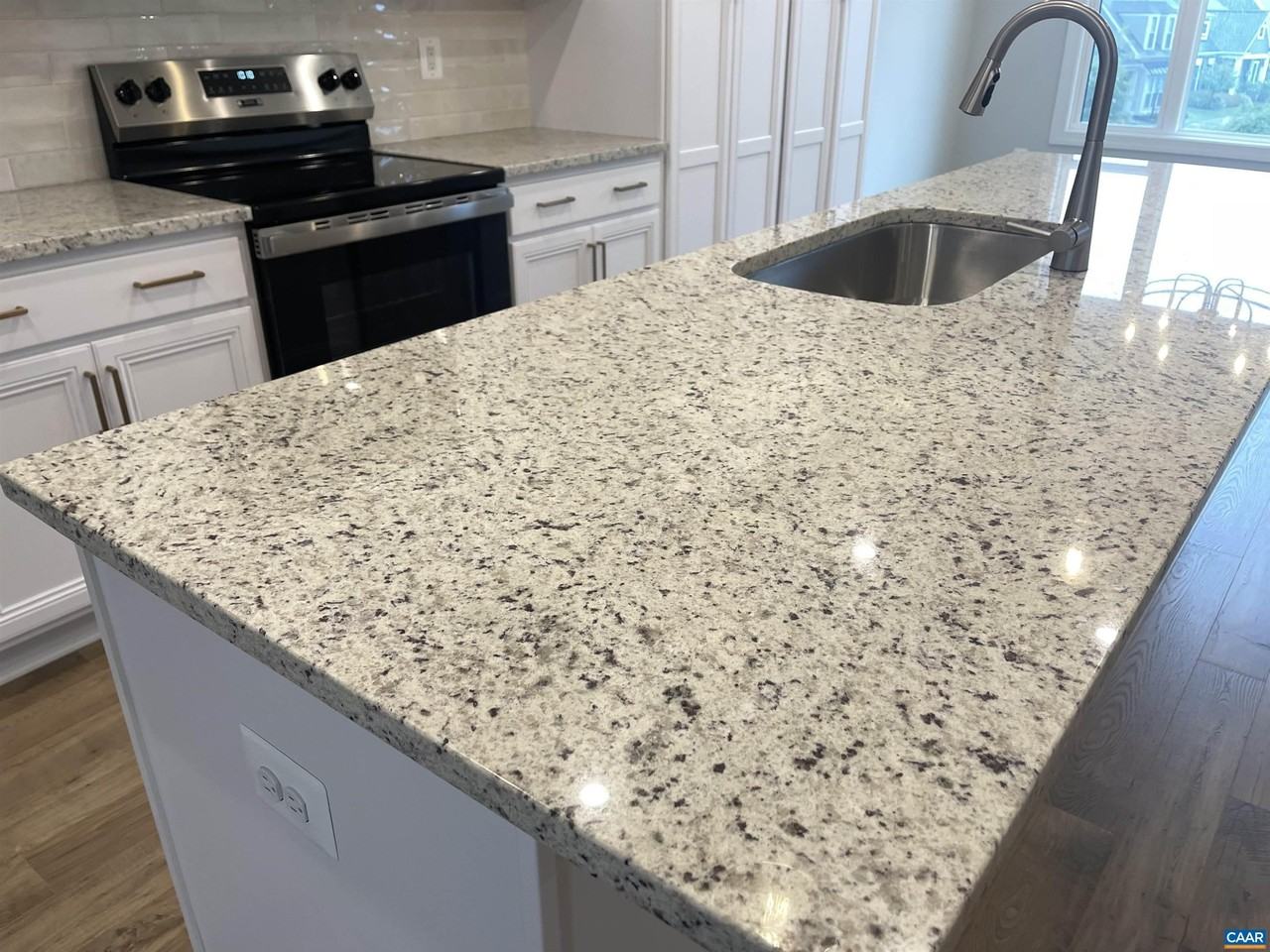 5178 Golf Dr - Photo 6 of 23