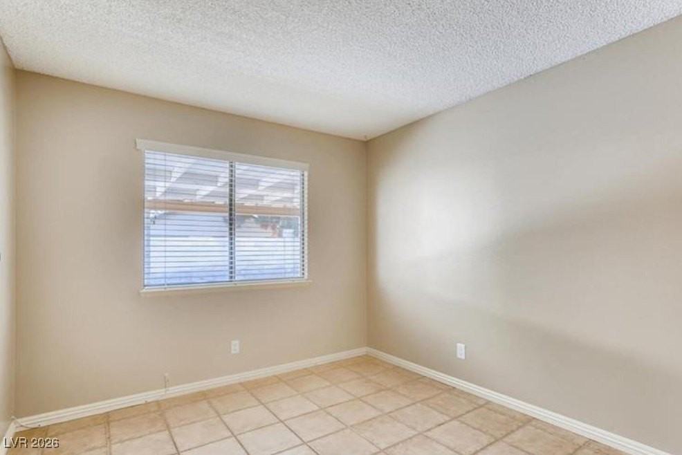 5204 Shady Grove Ln - Photo 3 of 10