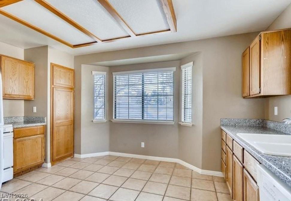 5204 Shady Grove Ln - Photo 6 of 10