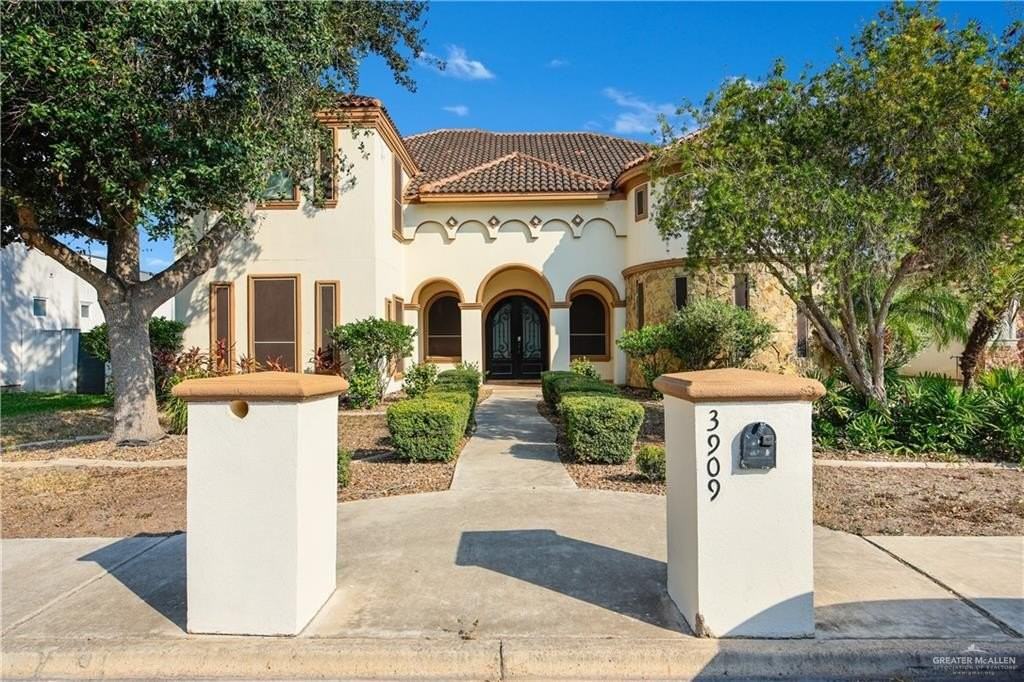 3909 S M St - Photo 2 of 24