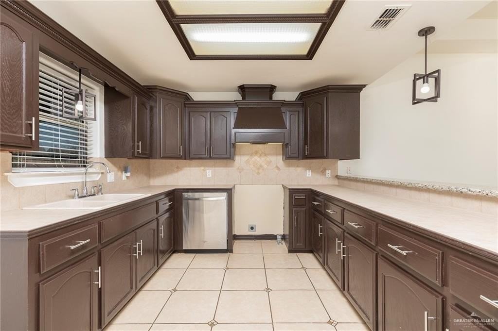 210 Miranda Ln - Photo 6 of 22