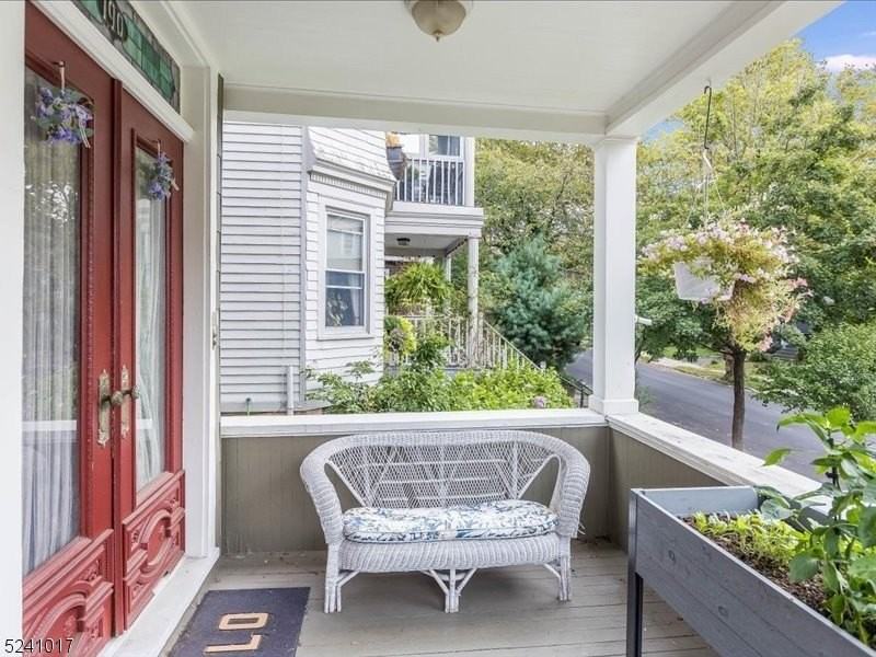 190 Hillside Ave - Photo 3 of 18