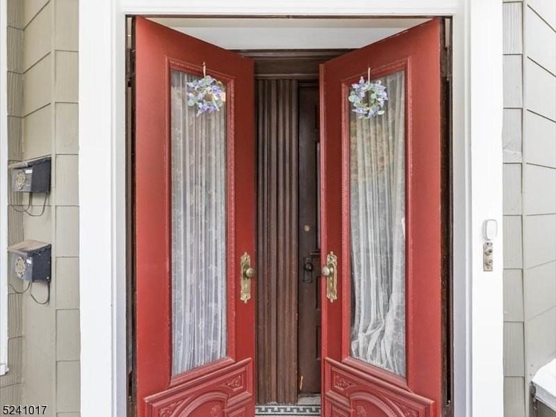 190 Hillside Ave - Photo 4 of 18