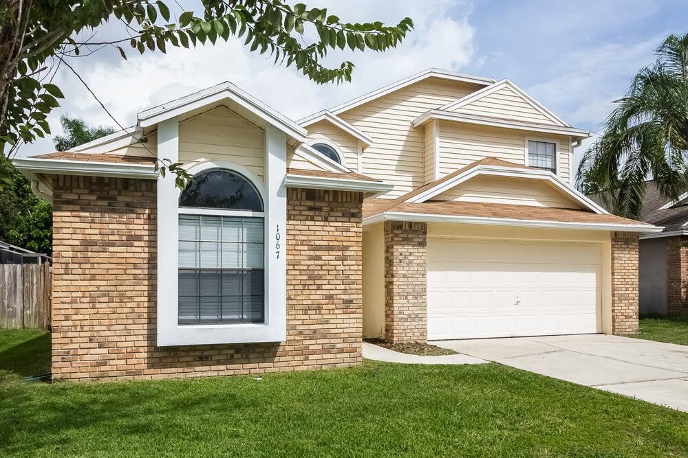 1067 Manigan Ave - Photo 2 of 15