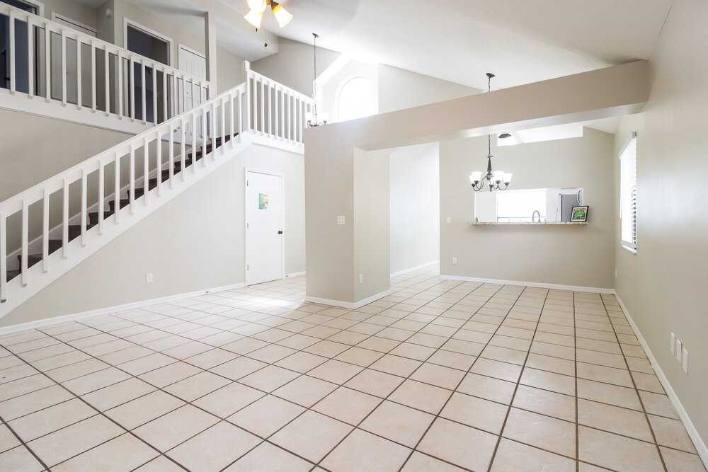 1067 Manigan Ave - Photo 4 of 15