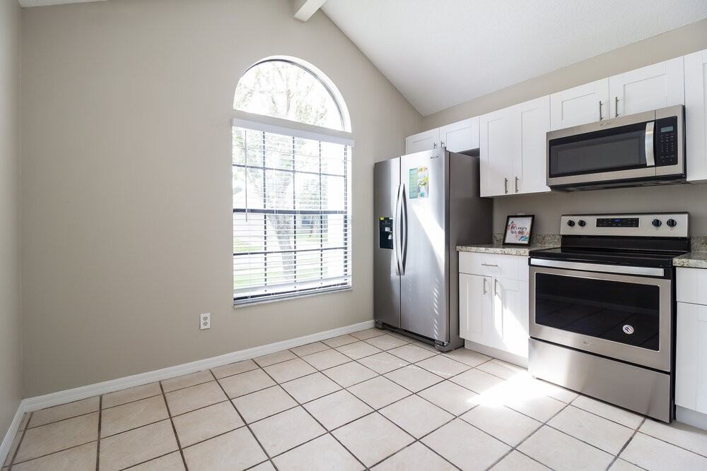 1067 Manigan Ave - Photo 6 of 15