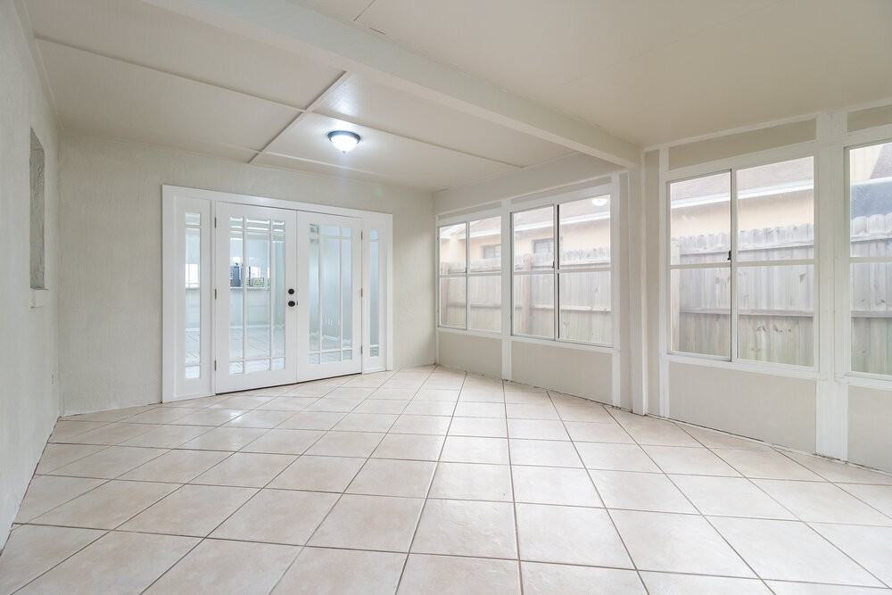 1067 Manigan Ave - Photo 7 of 15