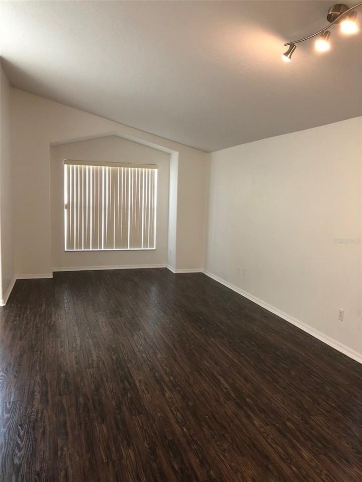 11231 Crystal Glen Blvd - Photo 2 of 15