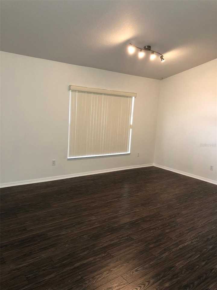 11231 Crystal Glen Blvd - Photo 3 of 15