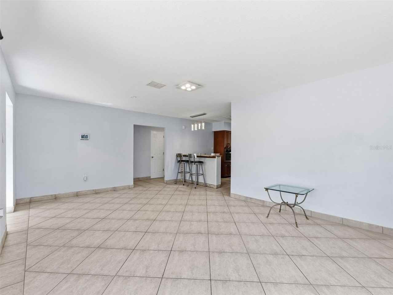 207 W Broad St - Photo 6 of 32