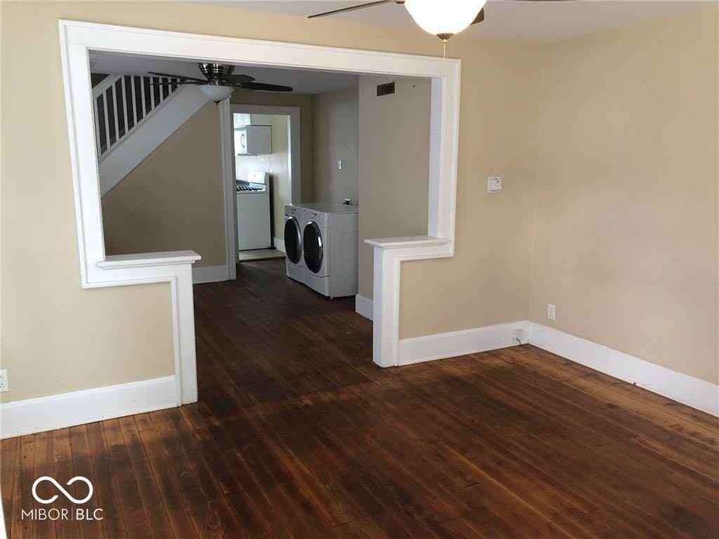 1339 Lee St - Photo 3 of 10