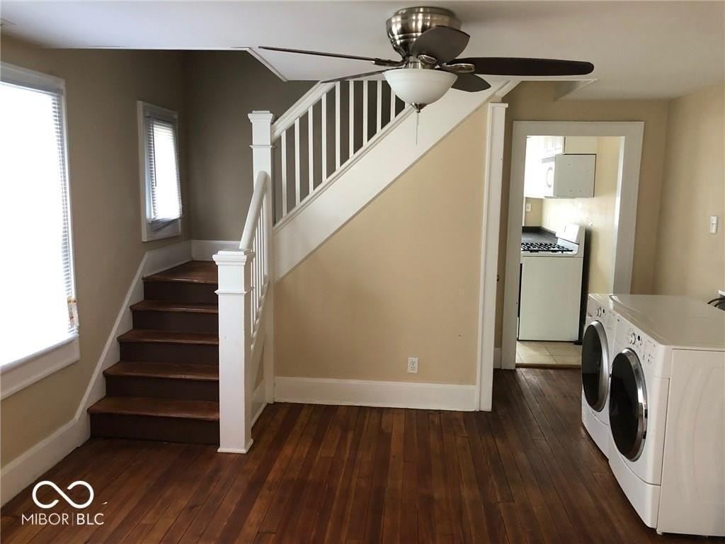 1339 Lee St - Photo 4 of 10