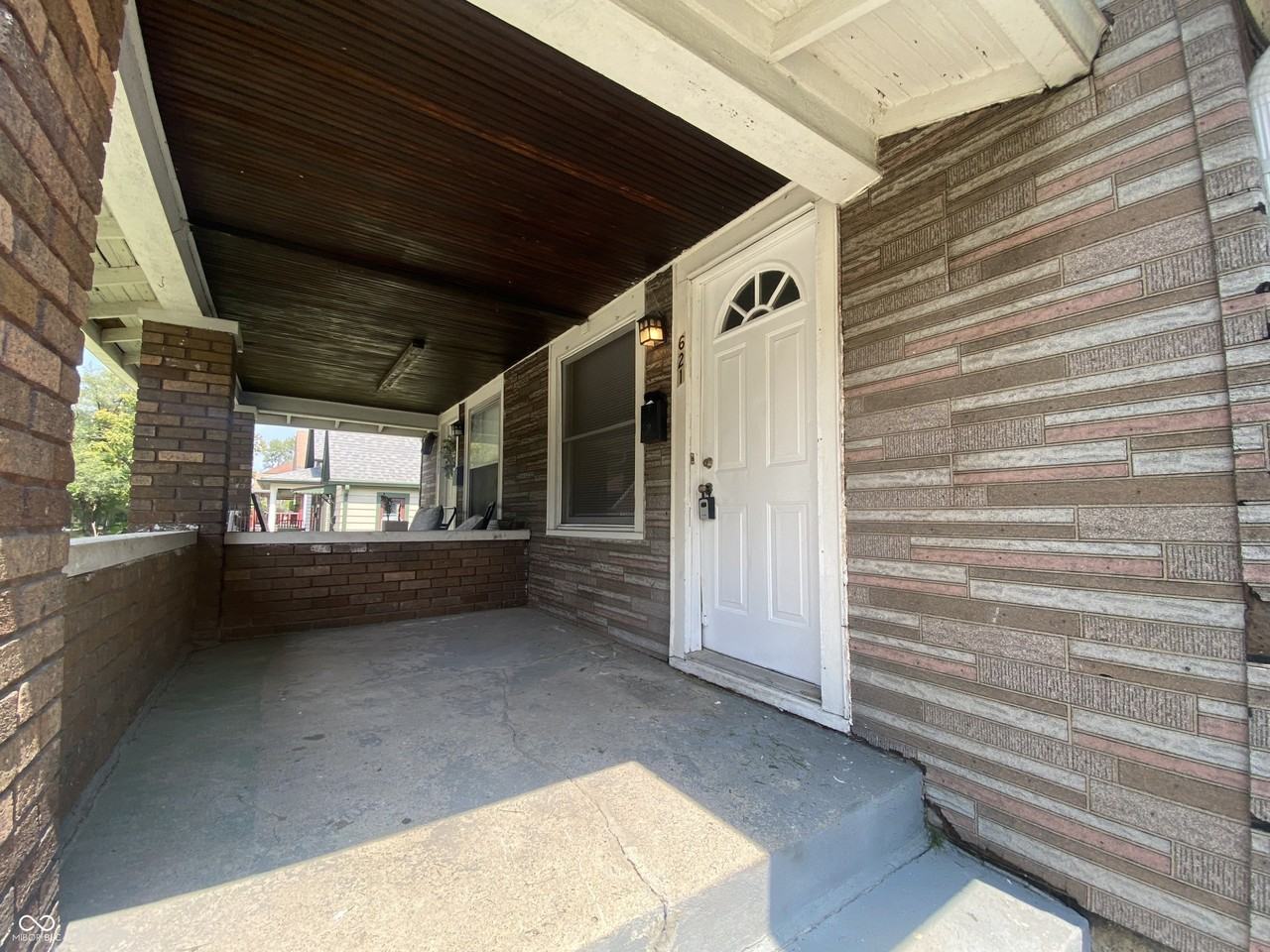 621 Tecumseh St - Photo 3 of 13