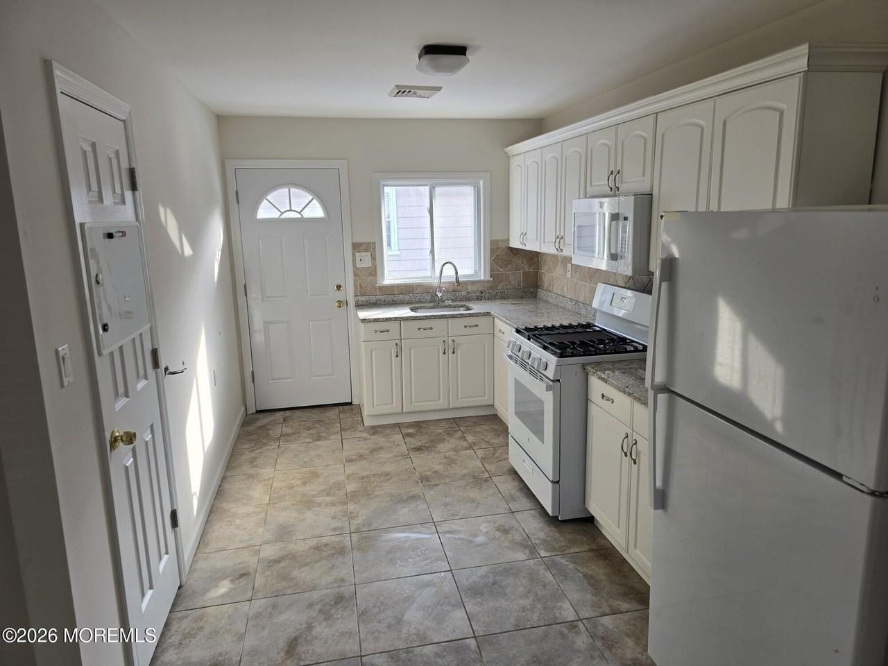 420 Saint Thomas Dr - Photo 3 of 13