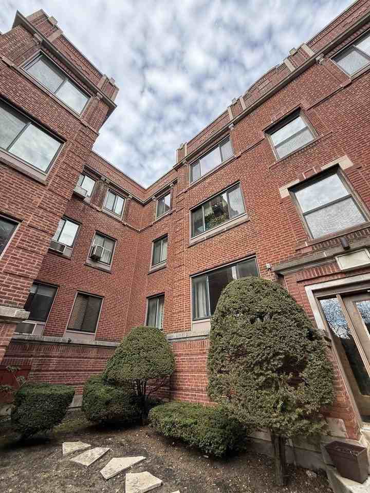 928 W Sunnyside Ave Apt 3w #3W - Photo 2 of 19