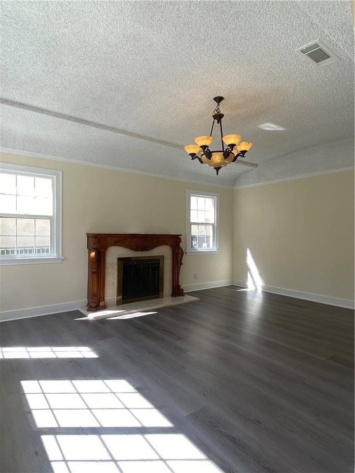 521 E Valencia Ave #A - Photo 2 of 10