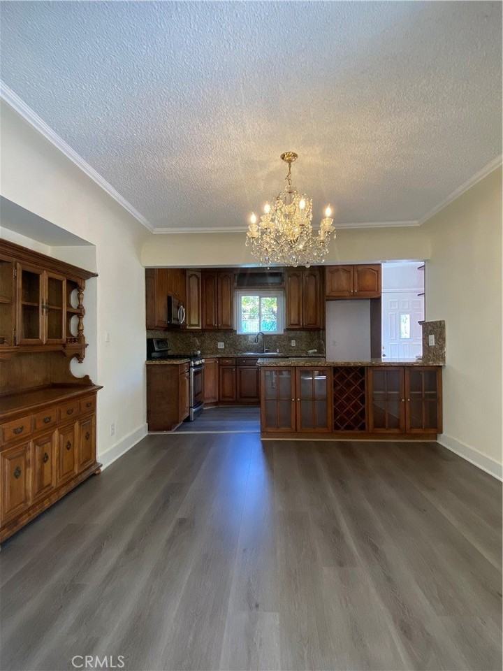 521 E Valencia Ave #A - Photo 5 of 10