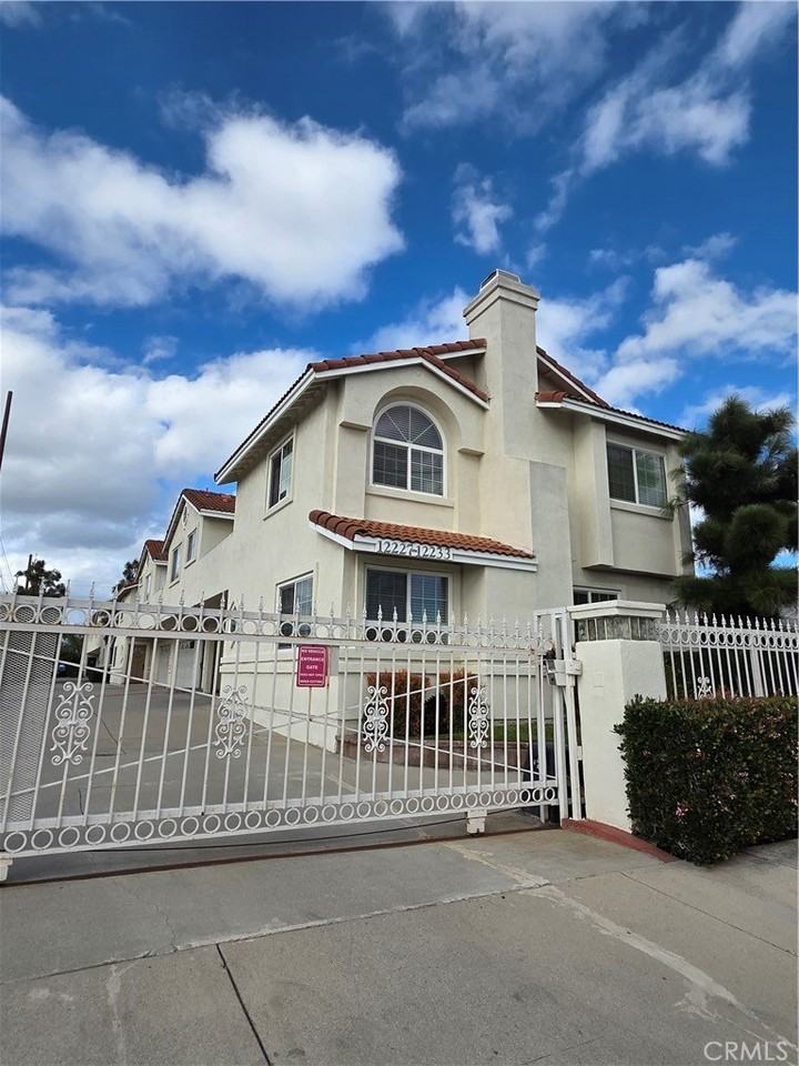 12227 Cheshire St - Photo 3 of 3