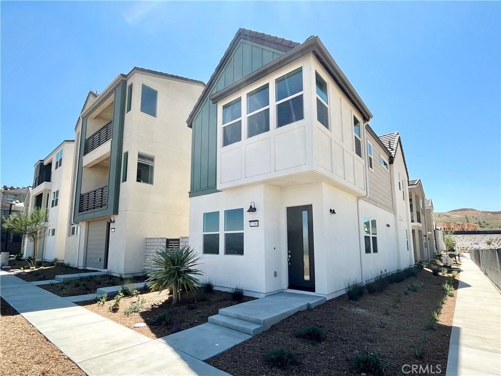 27391 Powder Ridge Ct - Photo 2 of 22