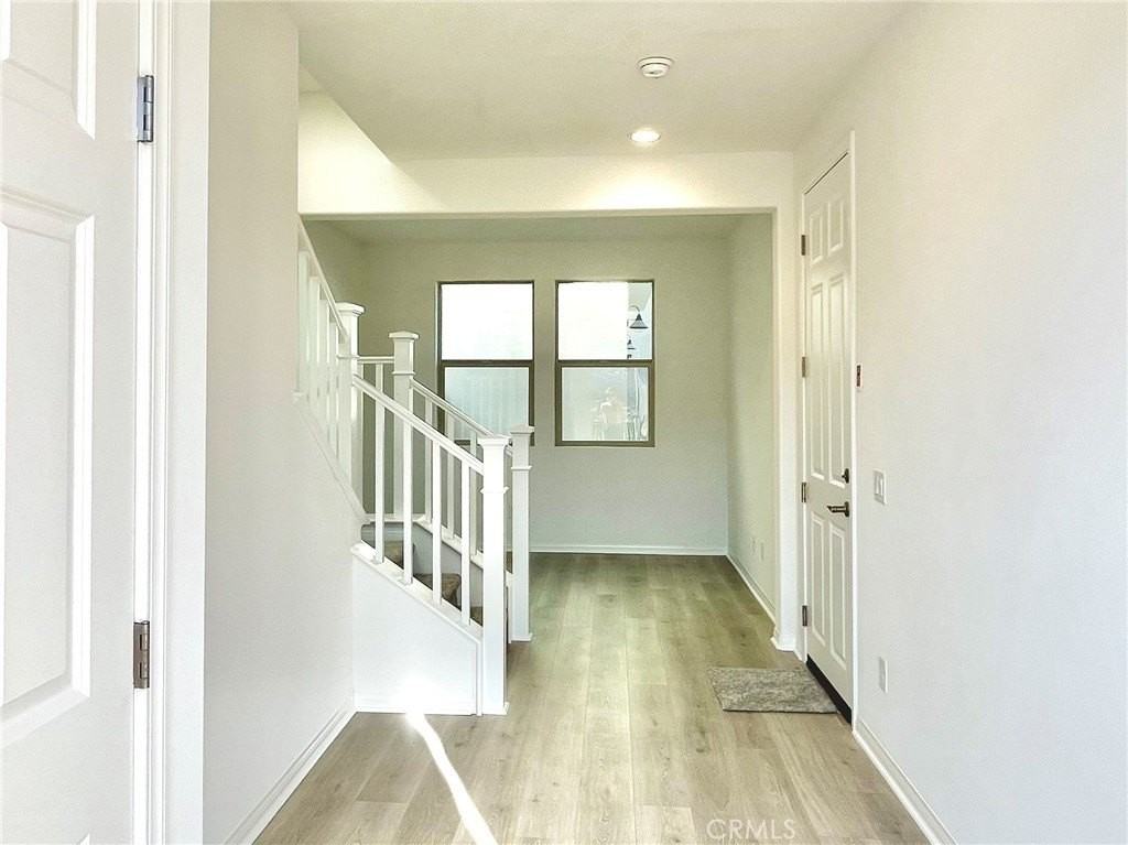 27355 Hyland Ct - Photo 3 of 23