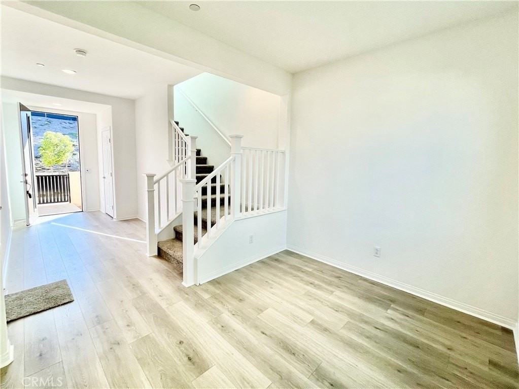 27355 Hyland Ct - Photo 4 of 23