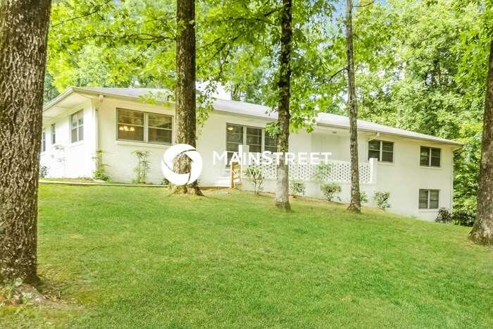 2025 Rockwood Ln - Photo 3 of 16