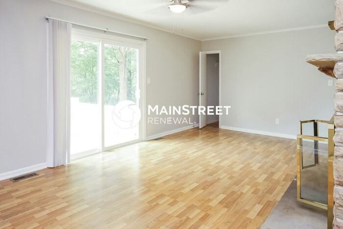 2025 Rockwood Ln - Photo 4 of 16