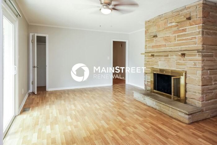 2025 Rockwood Ln - Photo 5 of 16