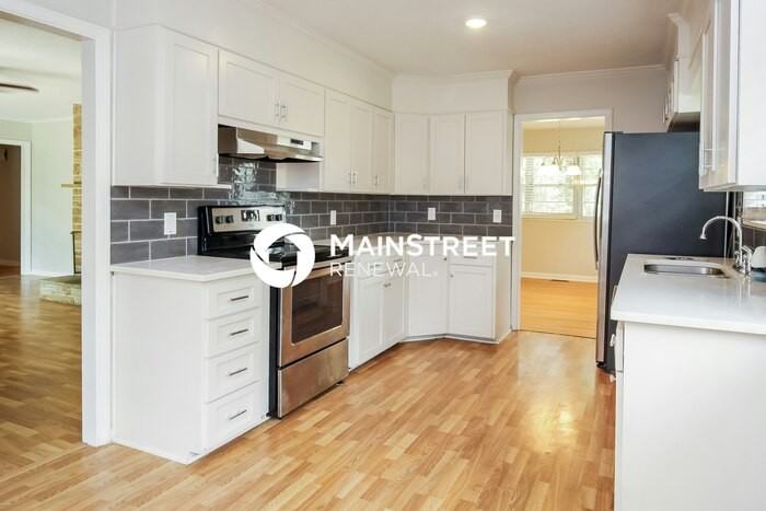 2025 Rockwood Ln - Photo 7 of 16