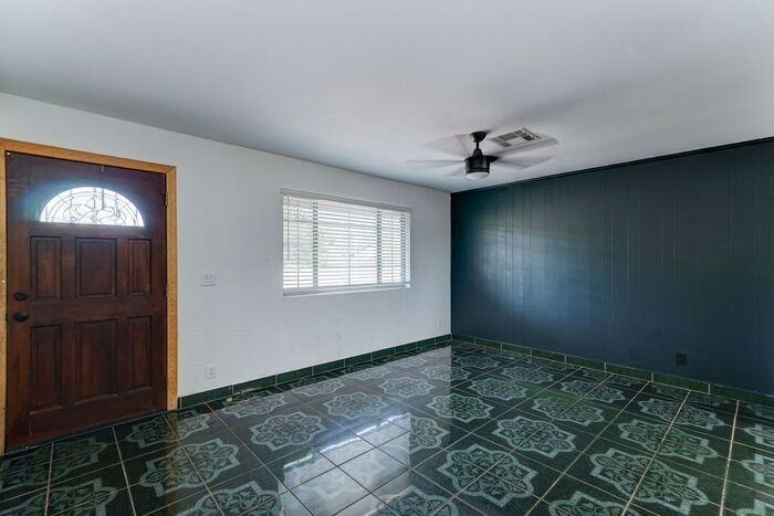 218 W Euclid Ave - Photo 5 of 24