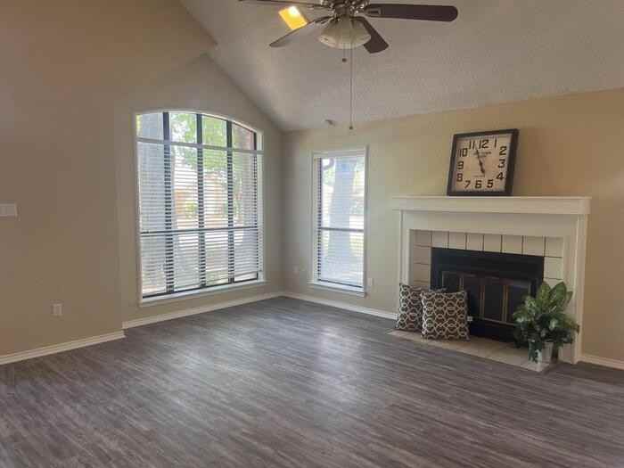 6302 Meadowmere Ln - Photo 3 of 20